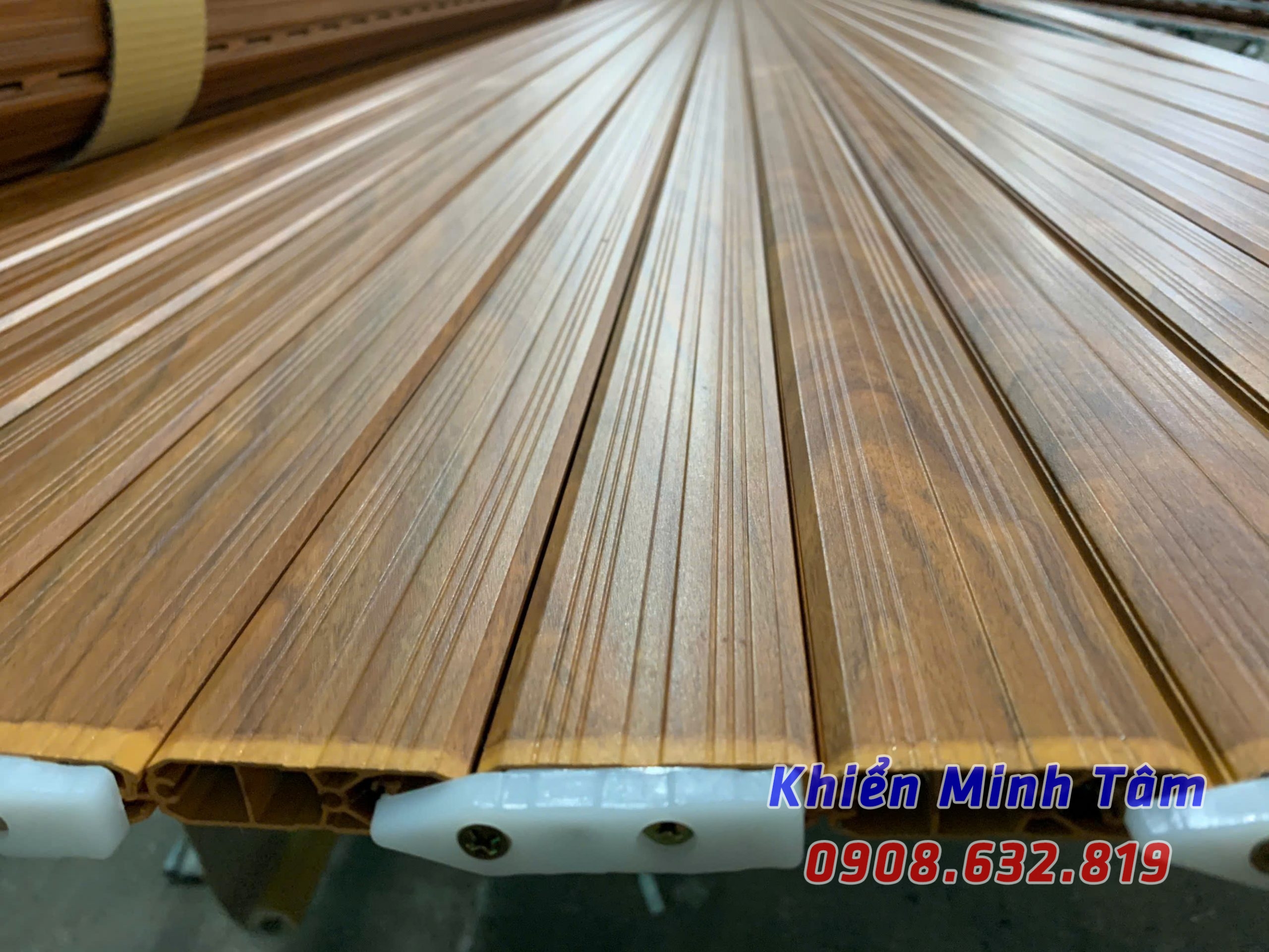 Cửa cuốn Công nghệ Đức màu vân gỗ